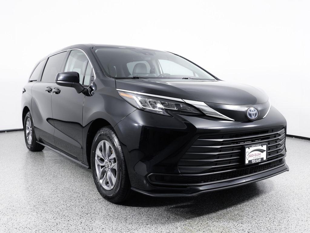 Toyota Sienna LE AWD 8-Passenger (Natl) 2023