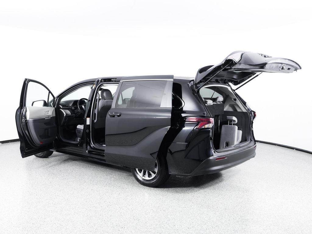 Toyota Sienna LE AWD 8-Passenger (Natl) 2023