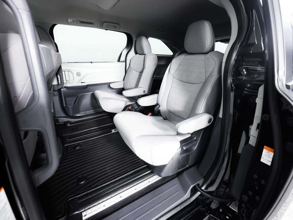 Toyota Sienna LE AWD 8-Passenger (Natl) 2023