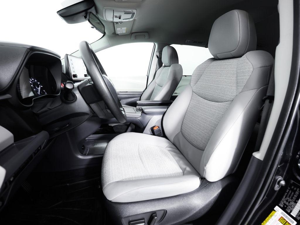 Toyota Sienna LE AWD 8-Passenger (Natl) 2023