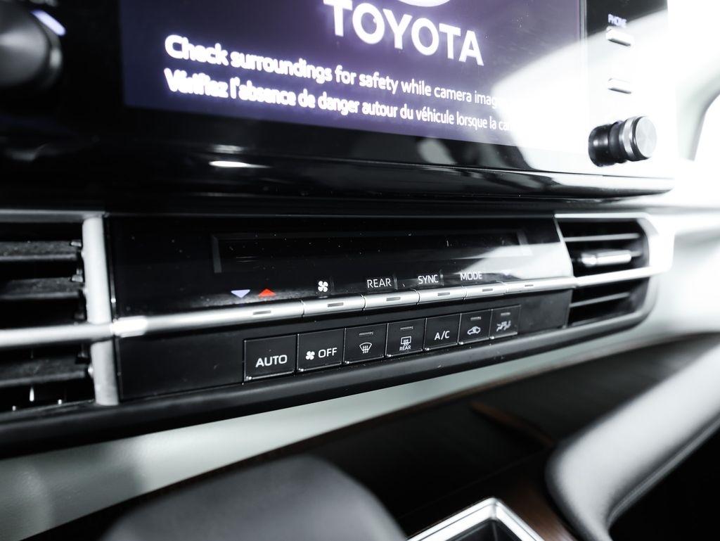 Toyota Sienna LE AWD 8-Passenger (Natl) 2023