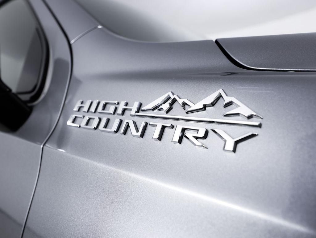 Chevrolet Suburban 4WD 4dr High Country 2021