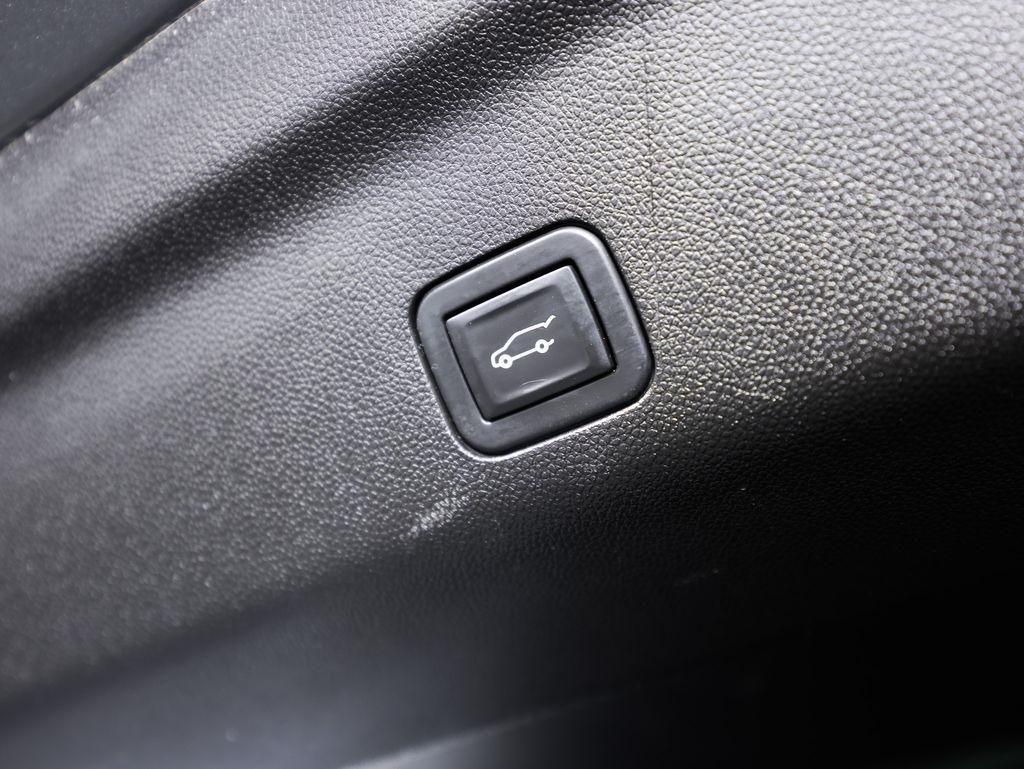 Chevrolet Suburban 4WD 4dr High Country 2021