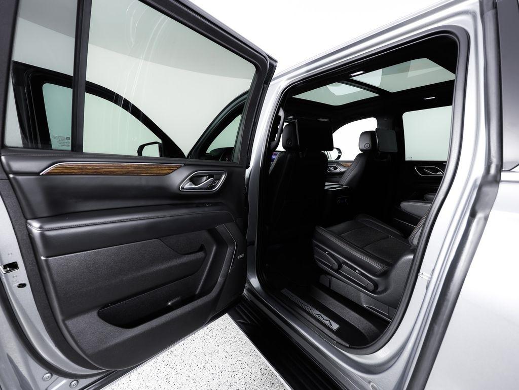 Chevrolet Suburban 4WD 4dr High Country 2021
