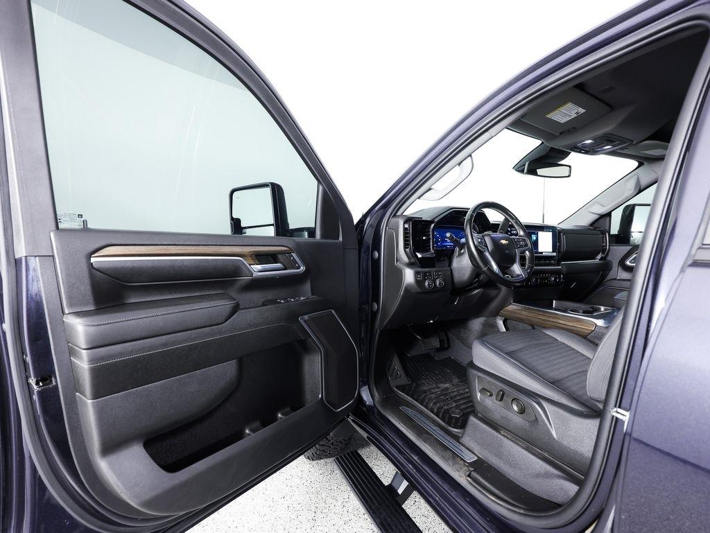 Chevrolet Silverado 3500HD 4WD Crew Cab 159" LT 2024