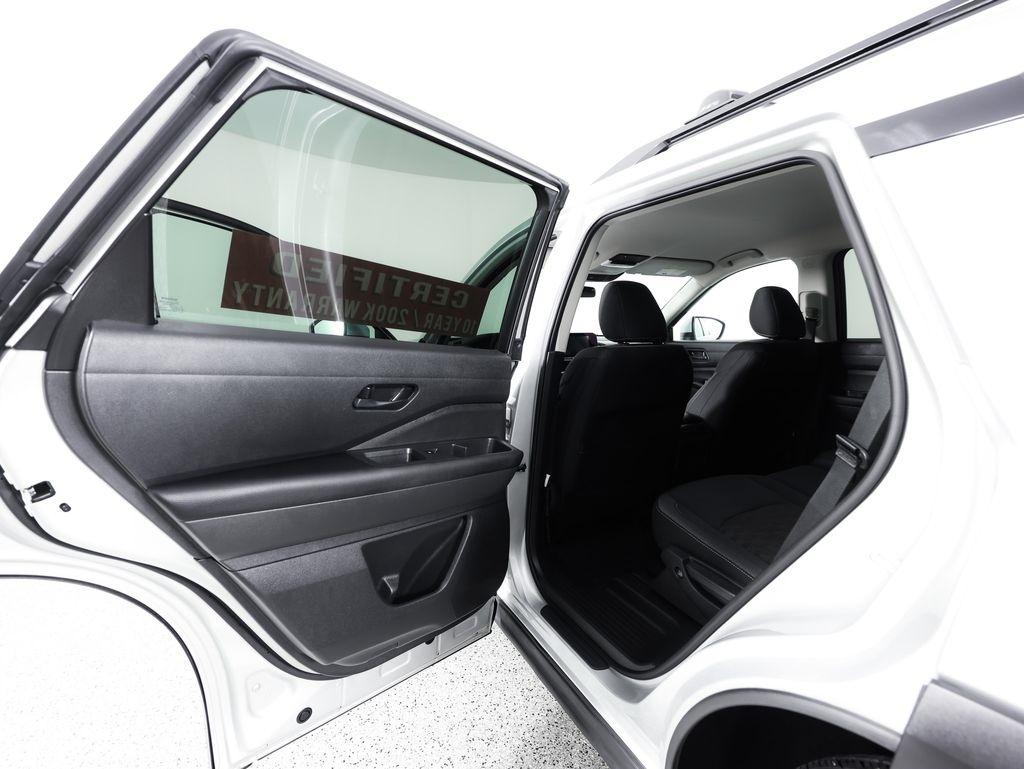 Nissan Pathfinder SV 4WD 2025