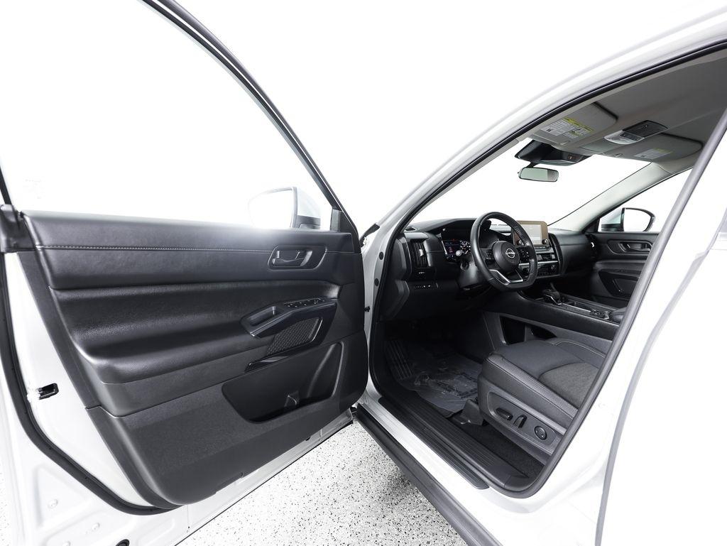 Nissan Pathfinder SV 4WD 2025