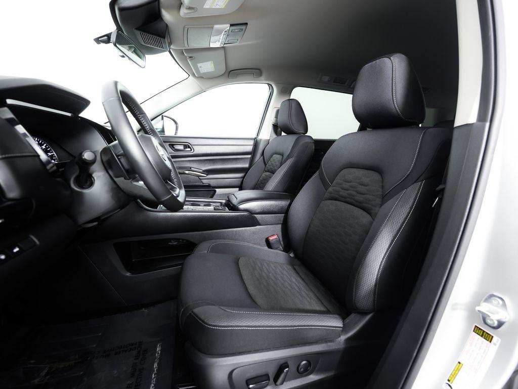 Nissan Pathfinder SV 4WD 2025