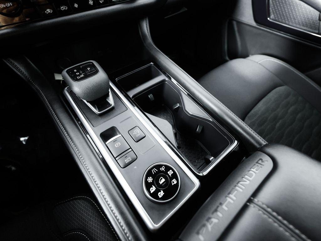 Nissan Pathfinder SV 4WD 2025