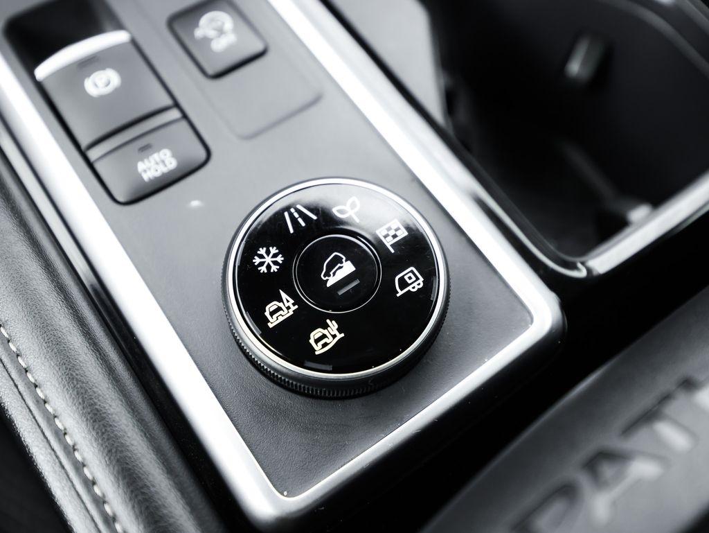 Nissan Pathfinder SV 4WD 2025