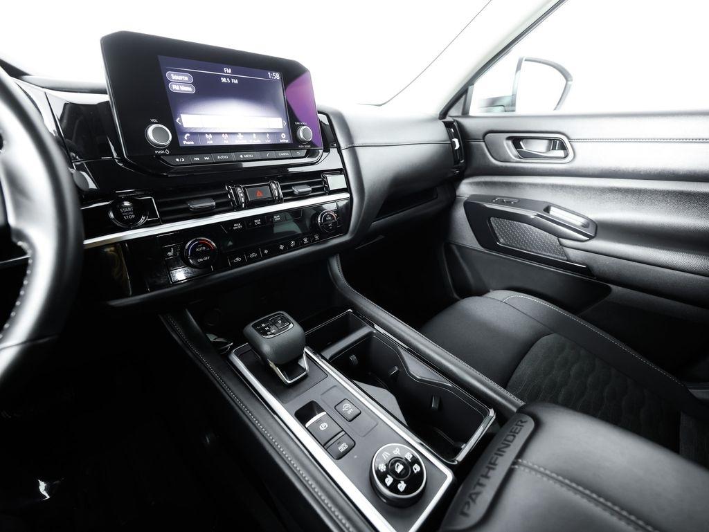Nissan Pathfinder SV 4WD 2025