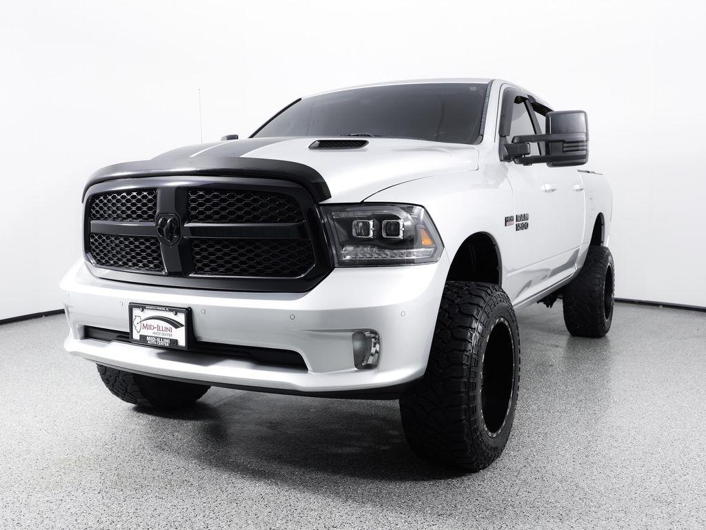 RAM 1500 Night 4x4 Crew Cab 5'7" Box *Ltd Avail* 2018