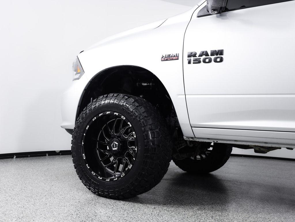 RAM 1500 Night 4x4 Crew Cab 5'7" Box *Ltd Avail* 2018