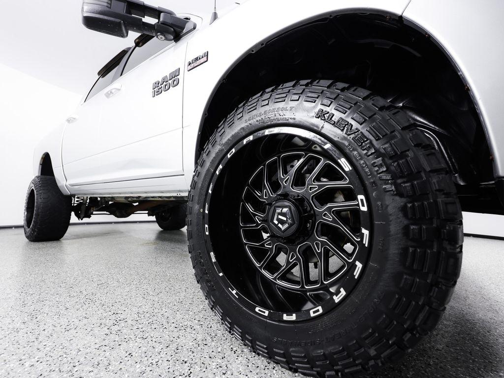 RAM 1500 Night 4x4 Crew Cab 5'7" Box *Ltd Avail* 2018