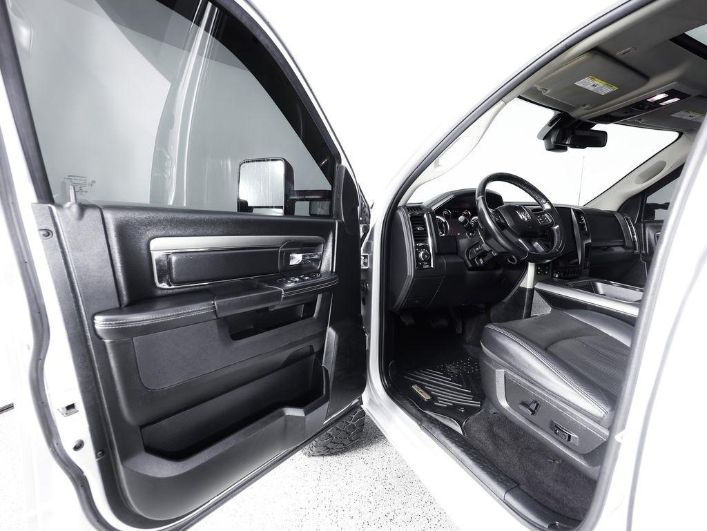 RAM 1500 Night 4x4 Crew Cab 5'7" Box *Ltd Avail* 2018