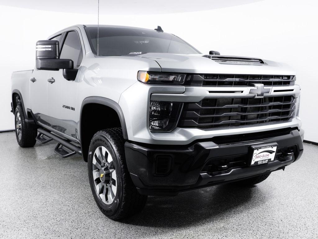 Chevrolet Silverado 2500HD 4WD Crew Cab 159" Custom 2024