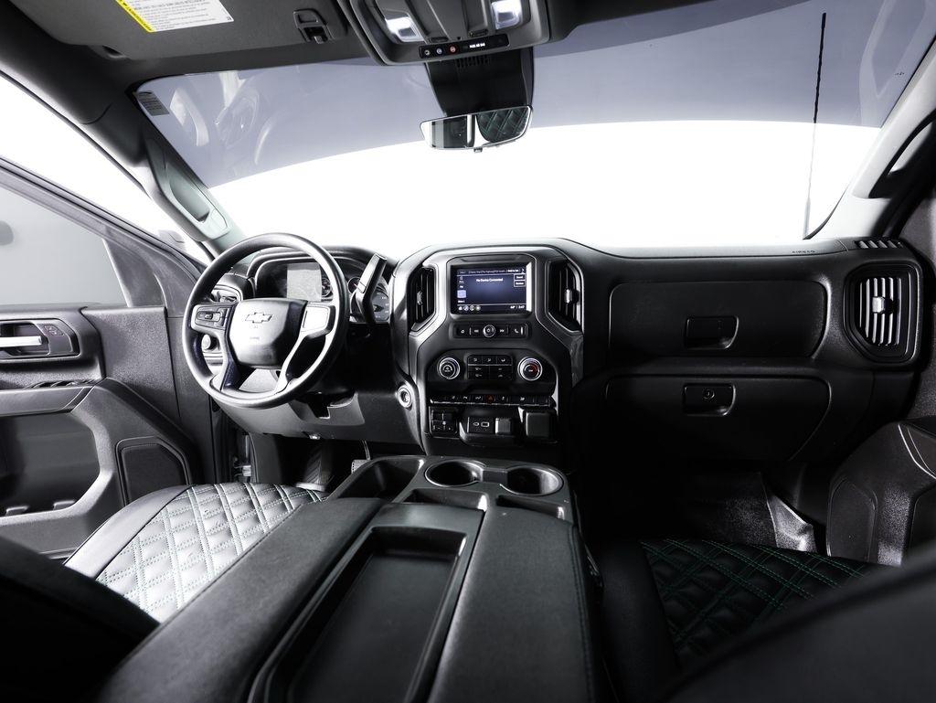 Chevrolet Silverado 2500HD 4WD Crew Cab 159" Custom 2024
