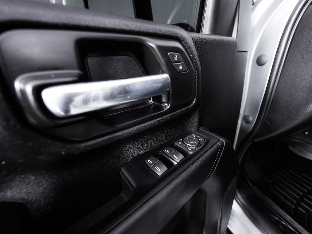 Chevrolet Silverado 2500HD 4WD Crew Cab 159" Custom 2024