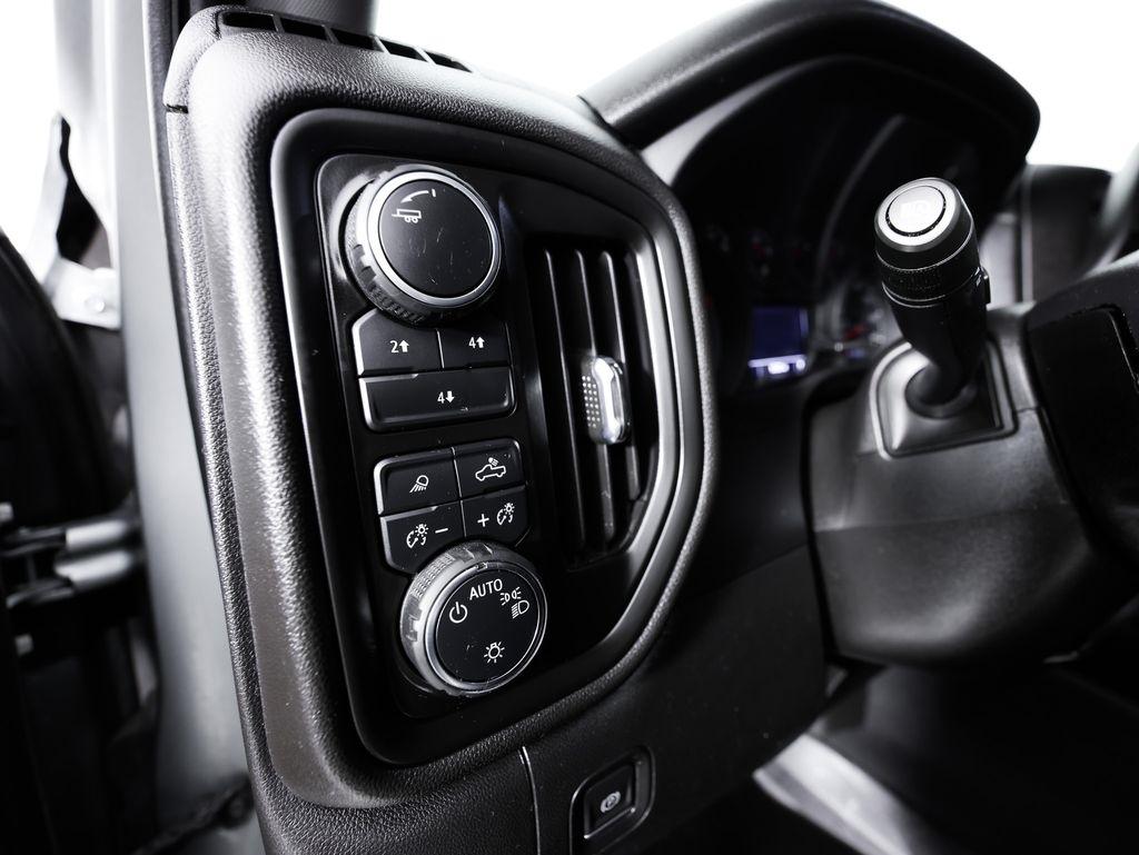 Chevrolet Silverado 2500HD 4WD Crew Cab 159" Custom 2024