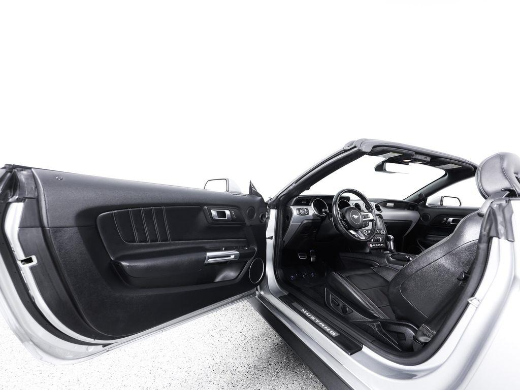 Ford Mustang EcoBoost Convertible 2021