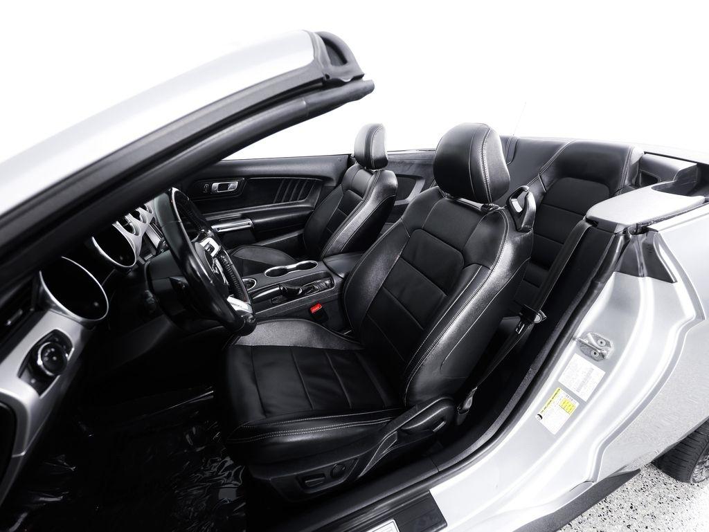 Ford Mustang EcoBoost Convertible 2021