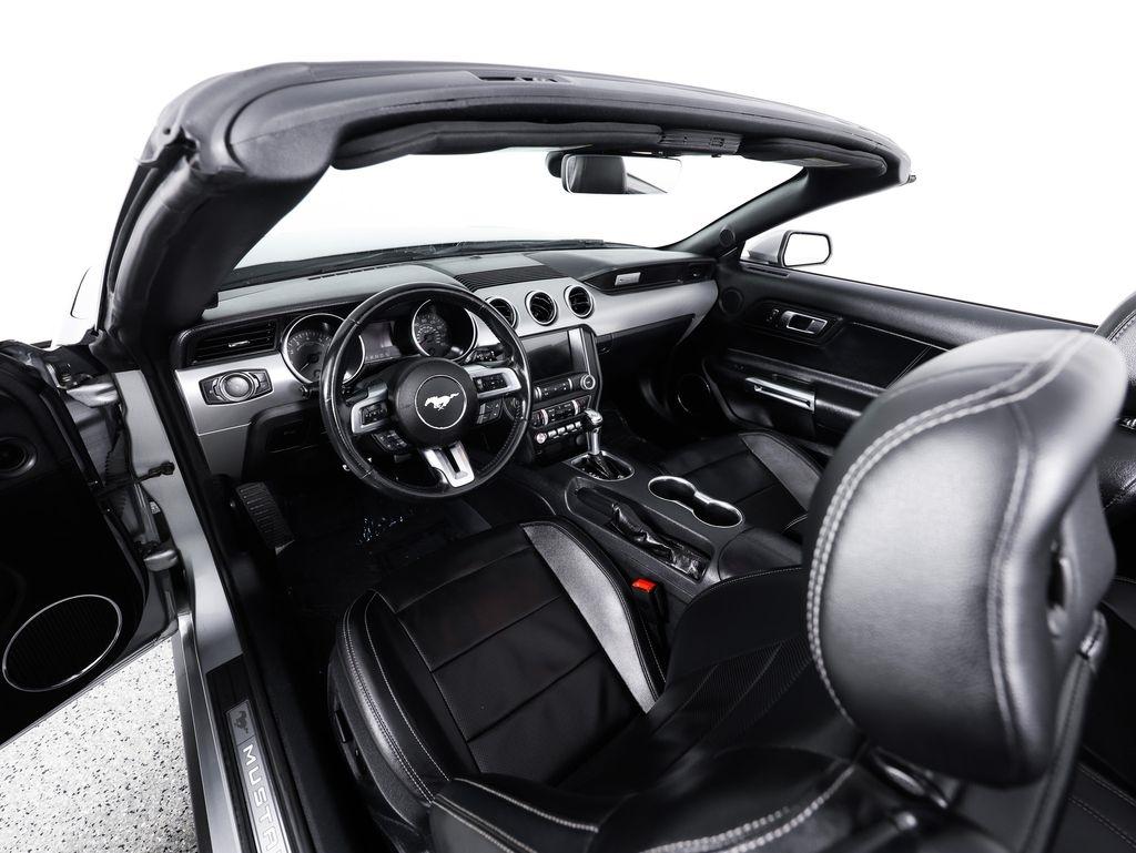 Ford Mustang EcoBoost Convertible 2021