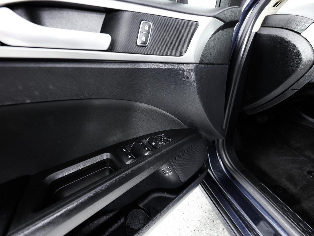 Ford Fusion Hybrid SE FWD 2020
