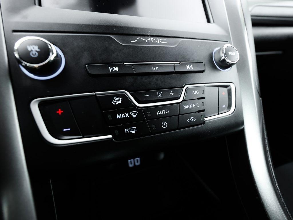 Ford Fusion Hybrid SE FWD 2020