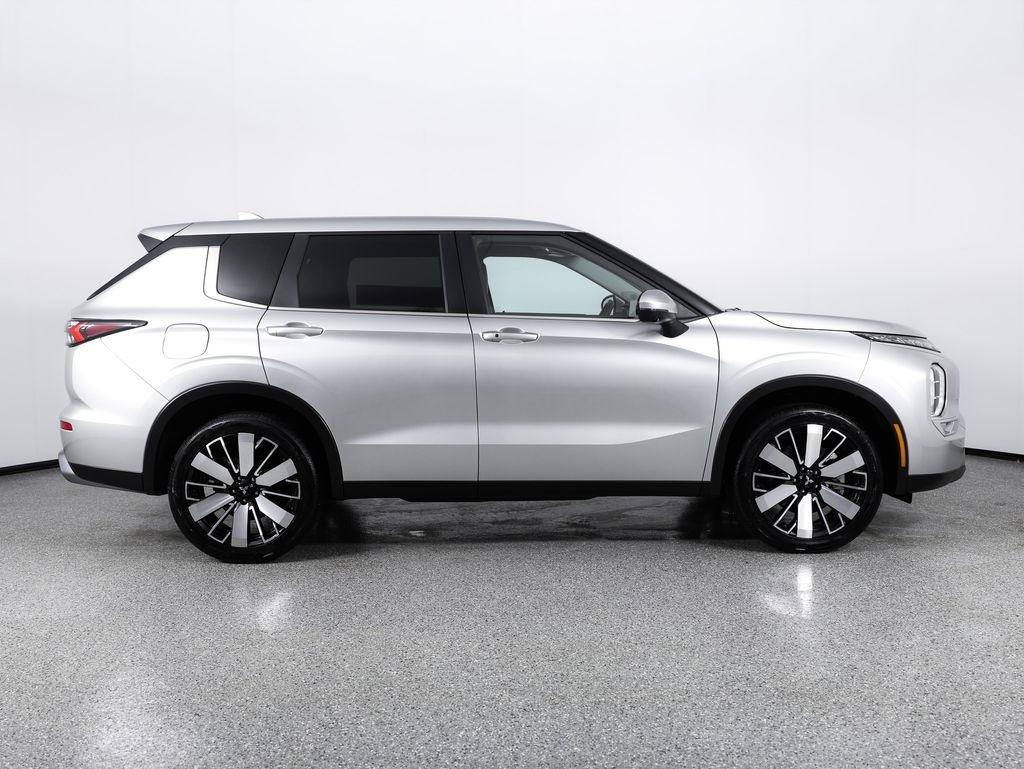 Mitsubishi Outlander SE FWD 2025