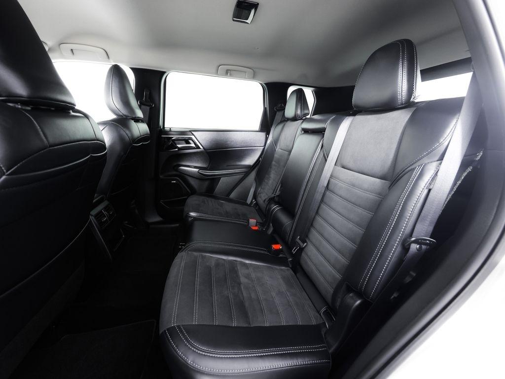 Mitsubishi Outlander SE FWD 2025