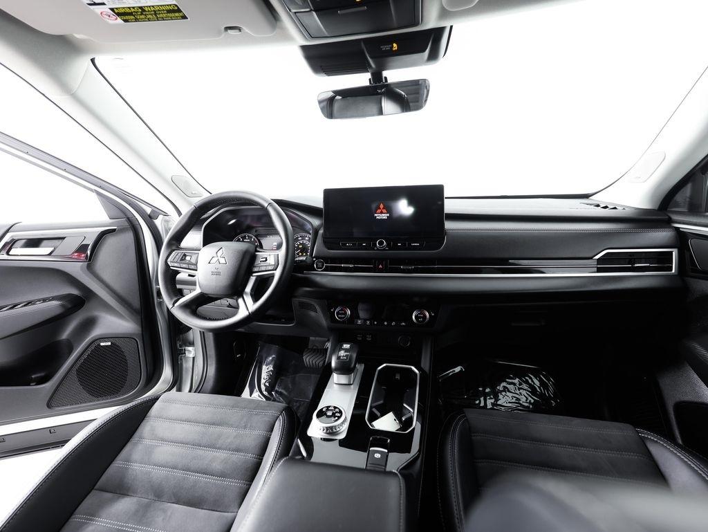 Mitsubishi Outlander SE FWD 2025
