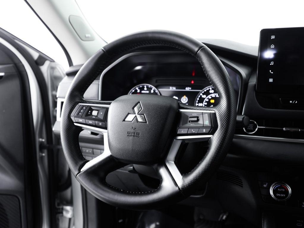 Mitsubishi Outlander SE FWD 2025