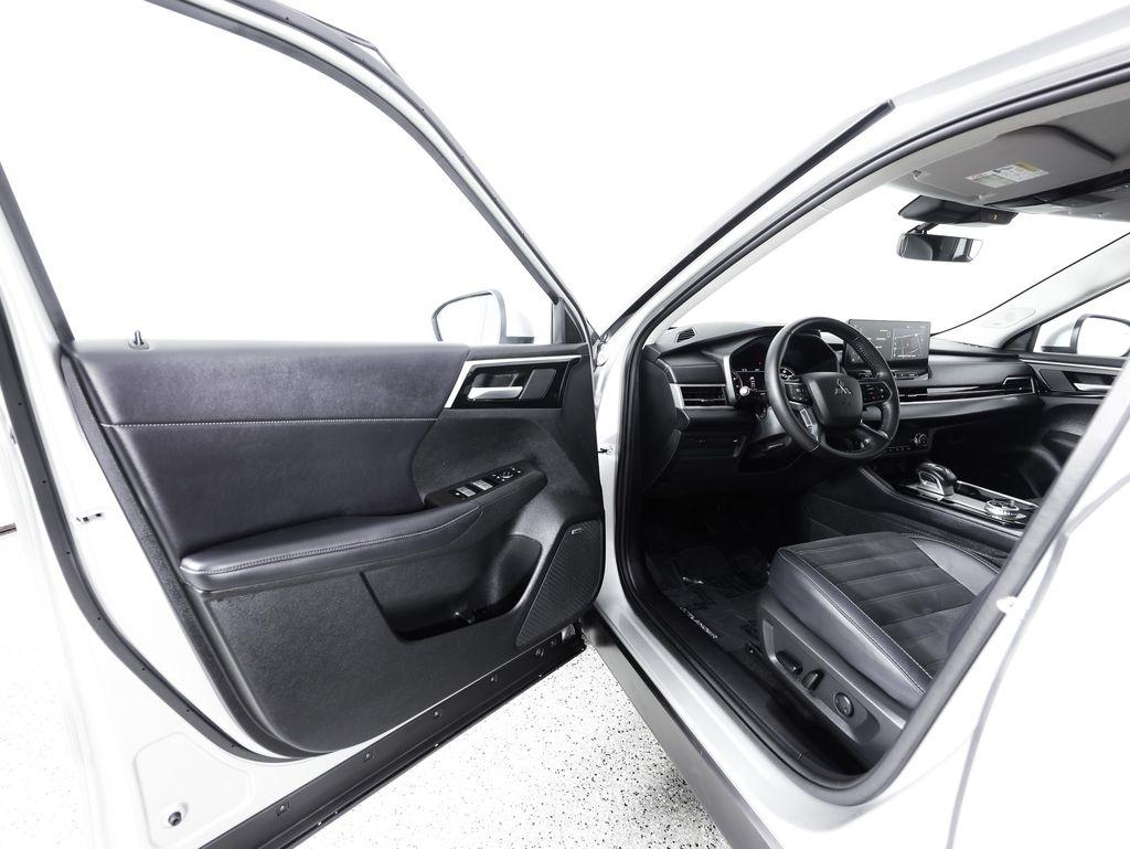 Mitsubishi Outlander SE FWD 2025