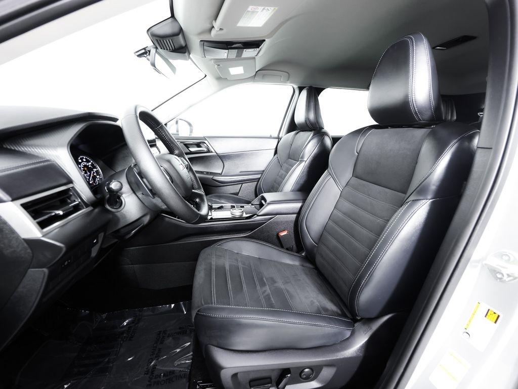 Mitsubishi Outlander SE FWD 2025