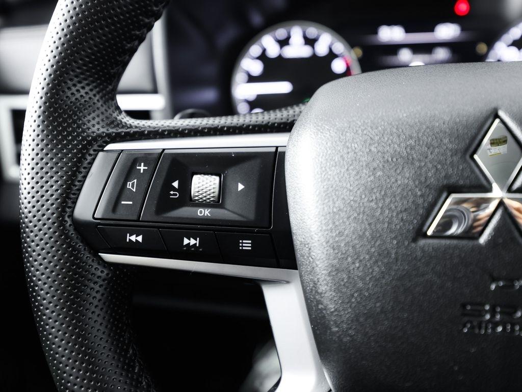 Mitsubishi Outlander SE FWD 2025