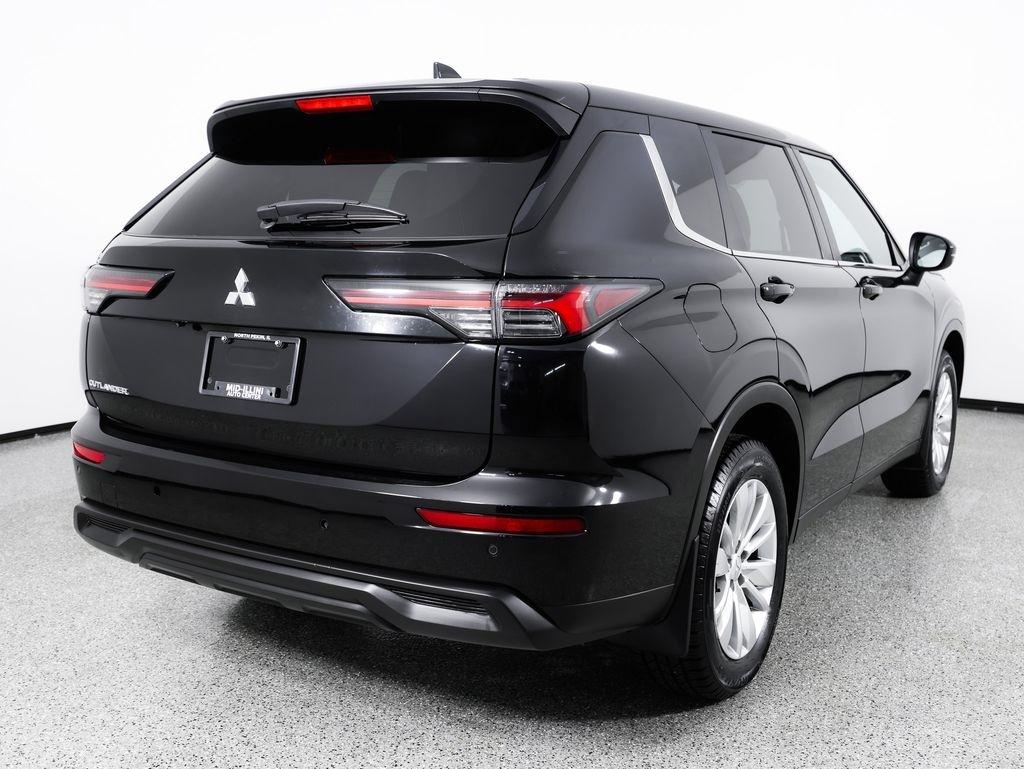 Mitsubishi Outlander ES FWD 2025