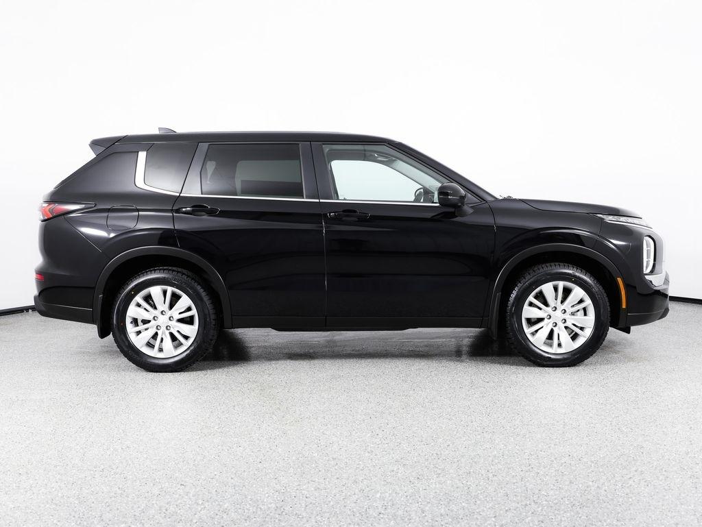 Mitsubishi Outlander ES FWD 2025