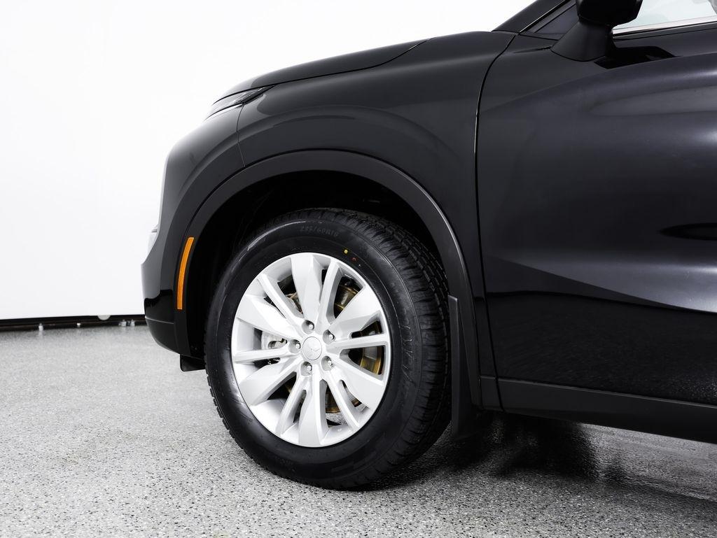Mitsubishi Outlander ES FWD 2025