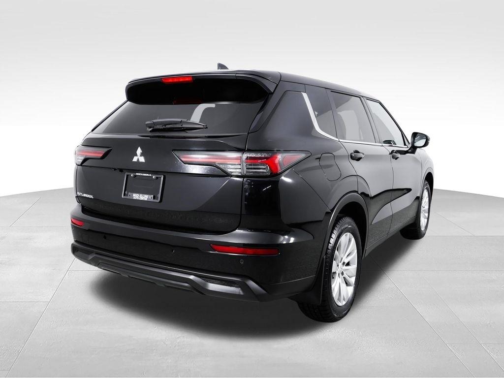 Mitsubishi Outlander ES FWD 2025