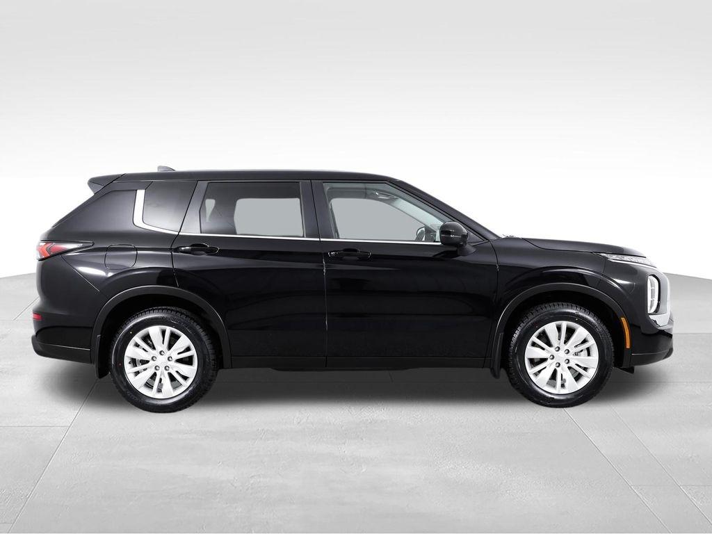 Mitsubishi Outlander ES FWD 2025