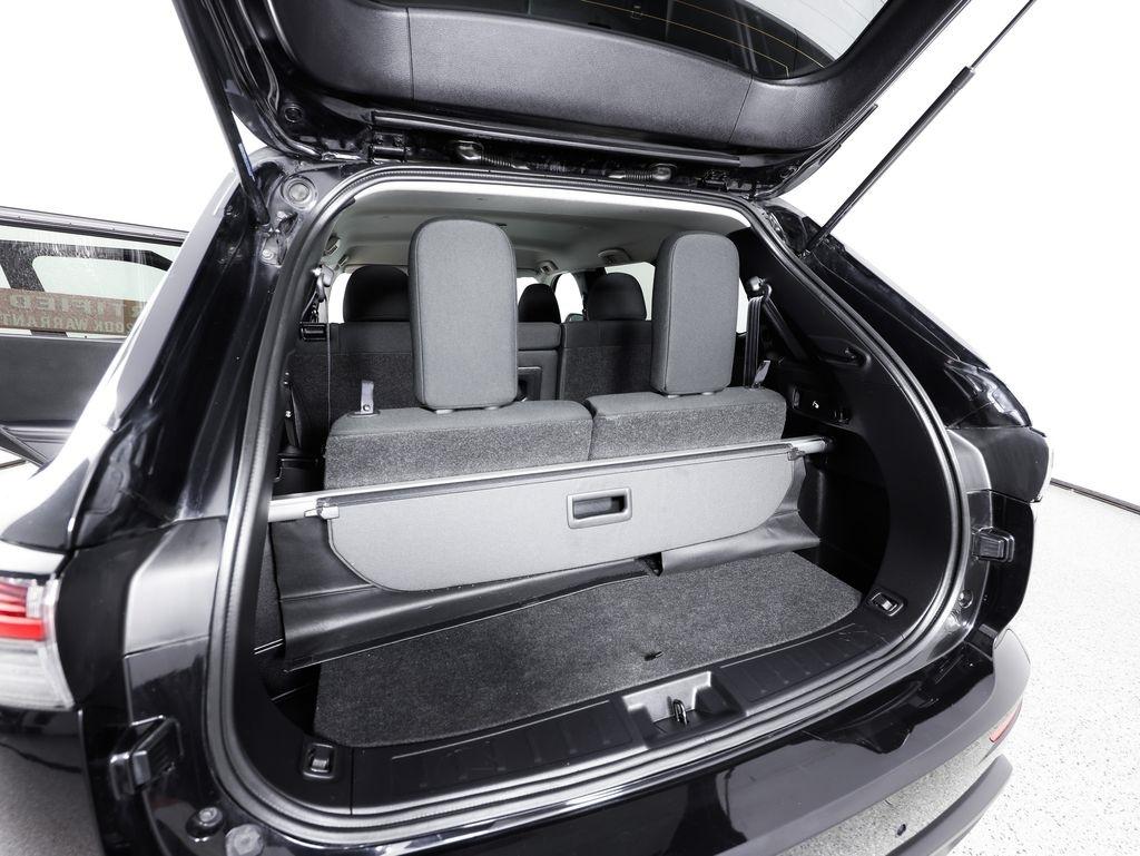 Mitsubishi Outlander ES FWD 2025