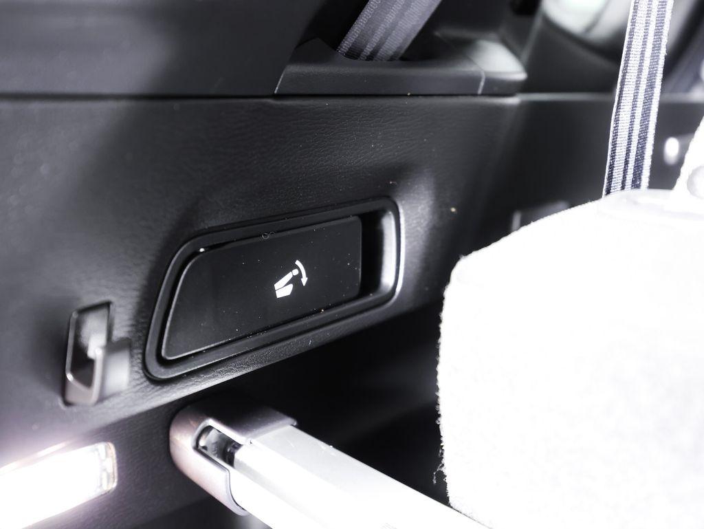 Mitsubishi Outlander ES FWD 2025