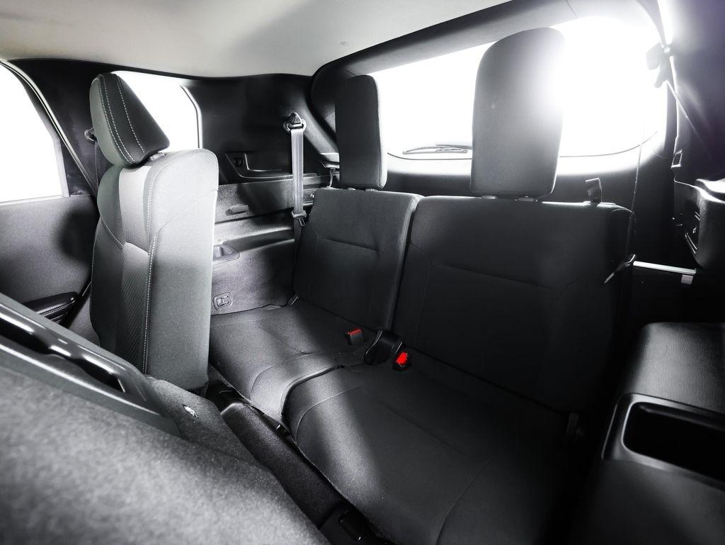 Mitsubishi Outlander ES FWD 2025