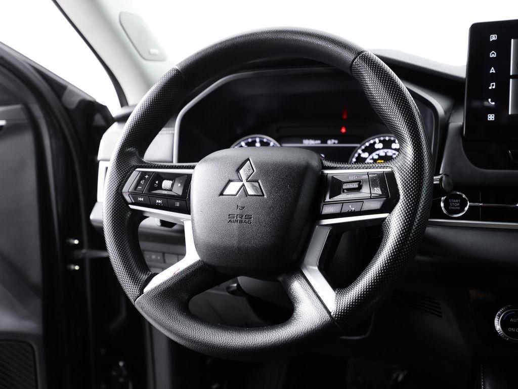 Mitsubishi Outlander ES FWD 2025