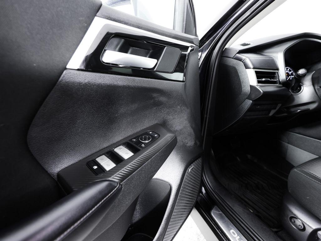 Mitsubishi Outlander ES FWD 2025