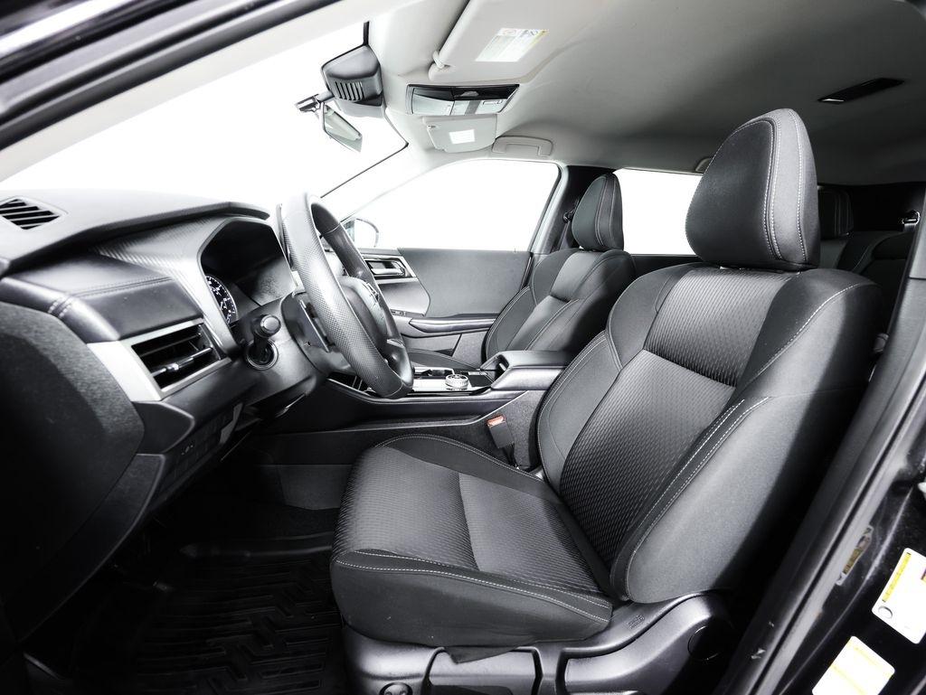 Mitsubishi Outlander ES FWD 2025