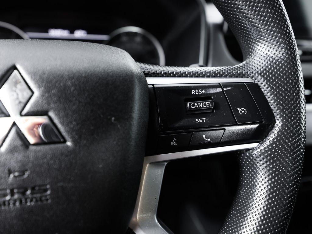 Mitsubishi Outlander ES FWD 2025