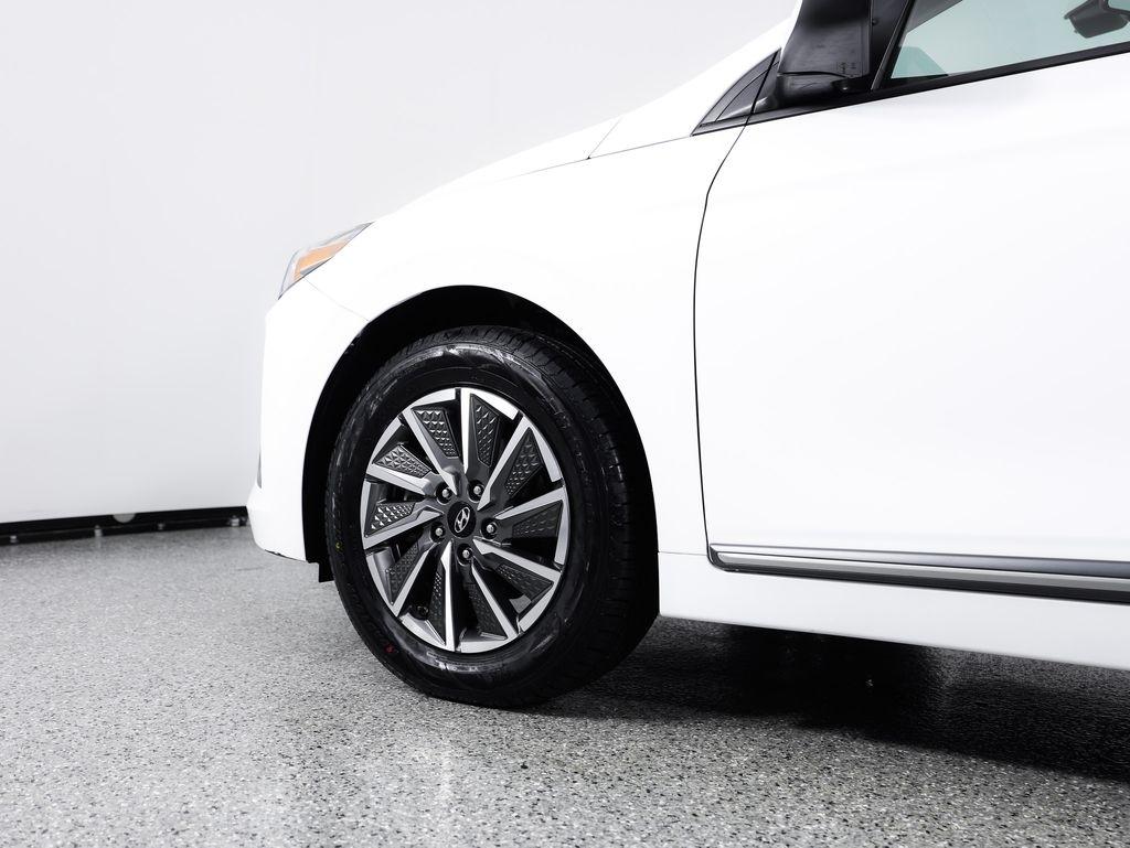 Hyundai Ioniq Electric SE Hatchback 2021