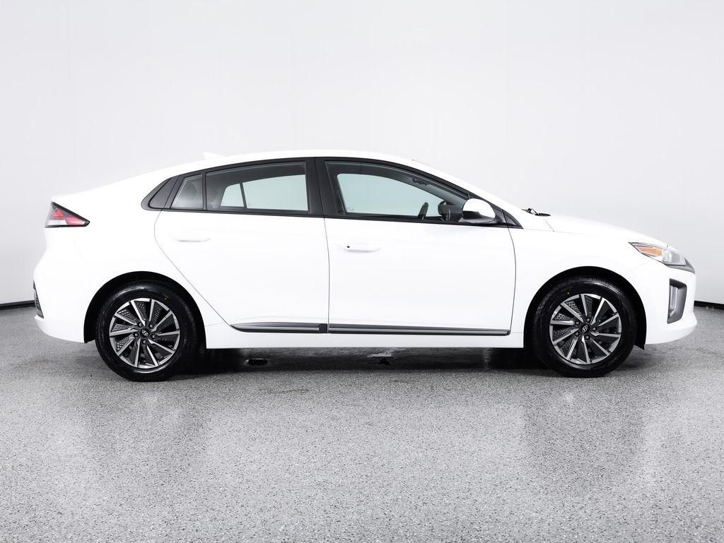 Hyundai Ioniq Electric SE Hatchback 2021