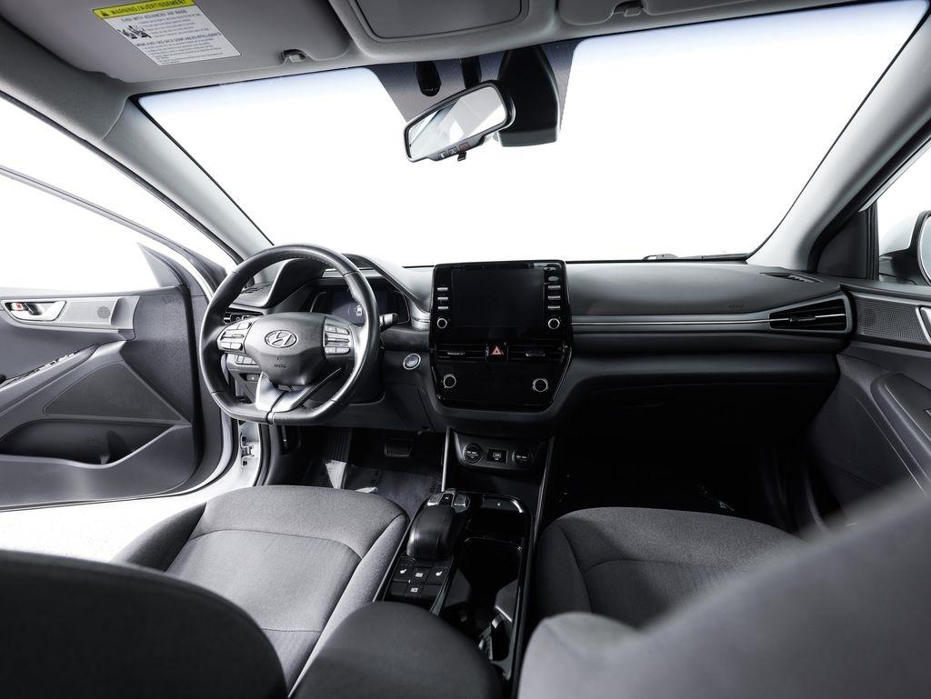 Hyundai Ioniq Electric SE Hatchback 2021